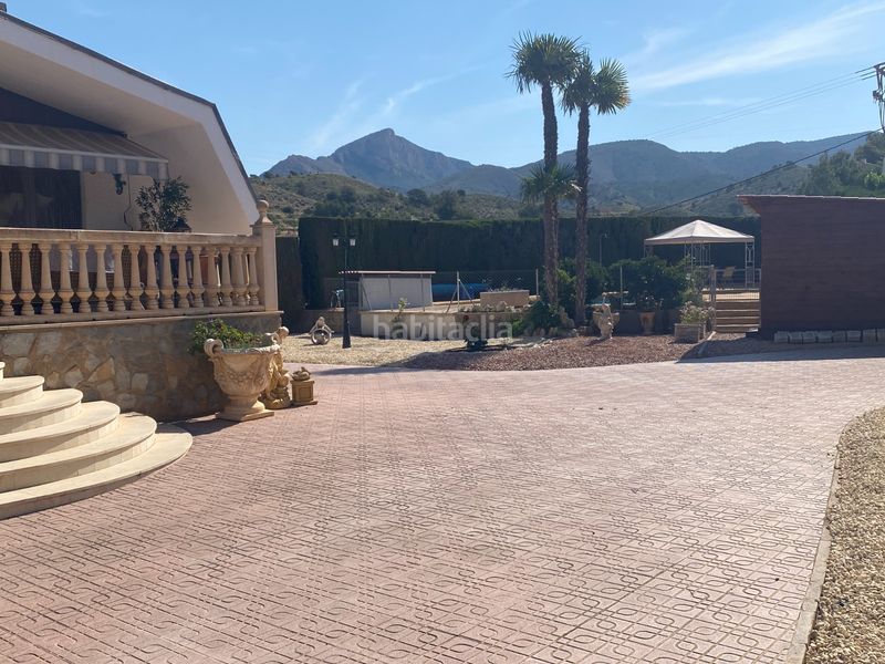 Foto c3d80fbd-bc4b-44c3-a993-45e0450e7e87. Casa amb aparcament piscina a Petrer