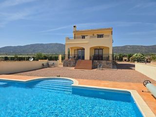 Haus in Monòver. Nos complace ofrecer a la venta esta preciosa y espaciosa casa t