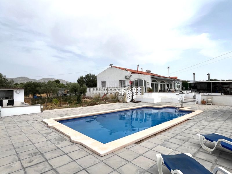 Foto 3545df4e-fcb3-4945-8011-2206e0161e16. Casa amb piscina a Sax