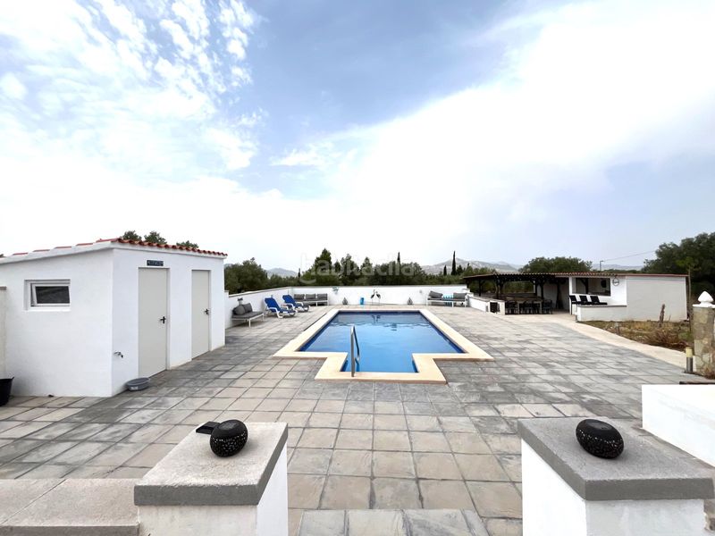 Foto e1b1450e-aa2d-4058-9fbc-cfa9dd225692. Casa amb piscina a Sax