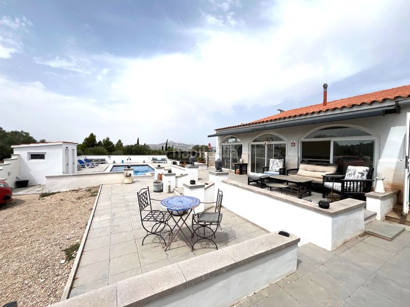 Foto f0991ac5-9137-4531-98d1-9bd768a939c9. Casa amb piscina a Sax
