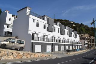 Casa adossada a Almuñecar centro. Adosados a estrenar
