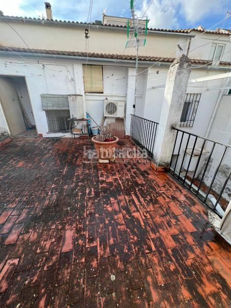 Foto f25bc1b6-939e-47f8-8fdc-4d429222da02. Maison jumelée dans Cabra