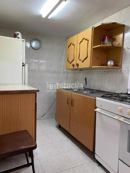 Foto 2cd5cb62-237d-4c81-badb-14d08f11aed2. Towny house with heating in Cabra