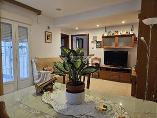 Casa aparellada  Calle cuesta de los barreros. Casa en venta en cabra