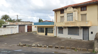 Casa aparellada a Calle repuente 26a. Parcela urbana de 1.295m2 con casa pareada de 255m2, bajo comerc