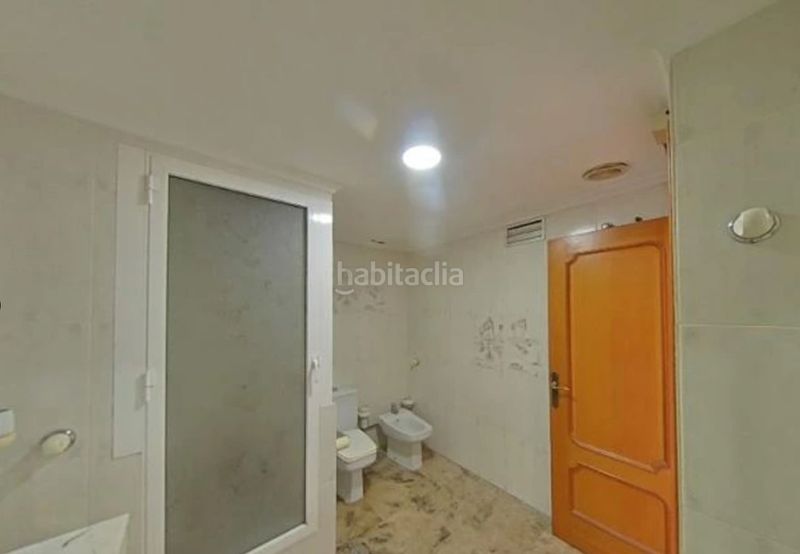 Foto e0d31a54-4bfe-4866-a3a7-97d910dd45f2. Pis amb xemeneia a Campello Playa Campello (el)