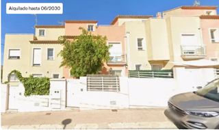 Casa adossada a Carrer les Palmeretes 8