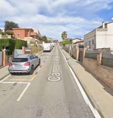 Xalet  Carrer de la marina. Lliça d' amunt (barcelona). "okupado" (no se puede visitar ni hi