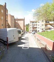 Piso  Carrer avellaner. Girona (girona). "okupado" (no se puede visitar ni hipotecar).