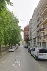 Pis  Carrer de les filadores. Salt (girona). "okupado" (no se puede visitar ni hipotecar).