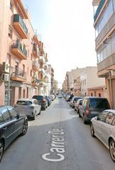 Pis  Carrer deu. Tarragona (tarragona). "okupado" (no se puede visitar ni hipotec