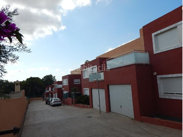 Foto 1b42781a-73bd-463d-9ac2-365eb04d9027. Casa adossada amb aparcament piscina a Centro Chiva