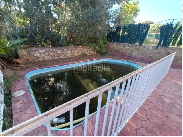 Foto 3eb27b37-f9de-4c6e-9f09-c7ea55e4ad71. Casa adossada amb aparcament piscina a Centro Chiva