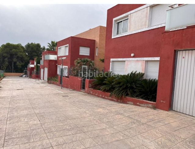 Foto 410a80b4-d31e-479d-b00a-757b5409981e. Casa adossada amb aparcament piscina a Centro Chiva