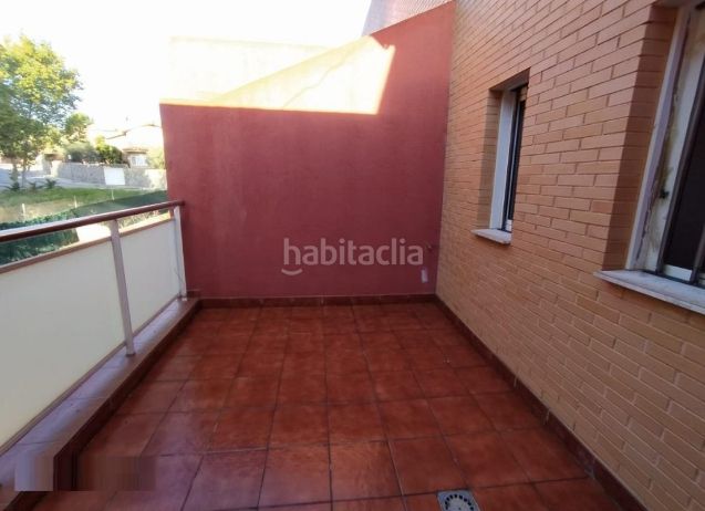 Foto cd28e95d-c46c-4eb9-b464-653f1f843e00. Casa adossada amb aparcament piscina a Centro Chiva