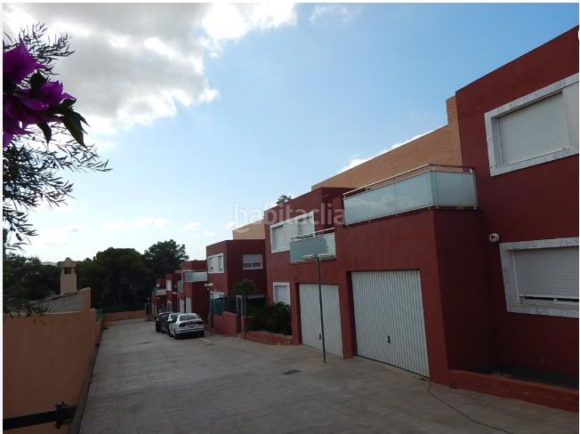 Foto c0b6978d-d8c4-414b-8c96-35e046269ea6. Casa adossada amb aparcament piscina a Centro Chiva
