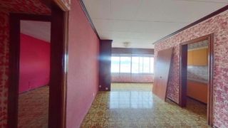 Etagenwohnung in Carrer Joan Salvat i Papasseit