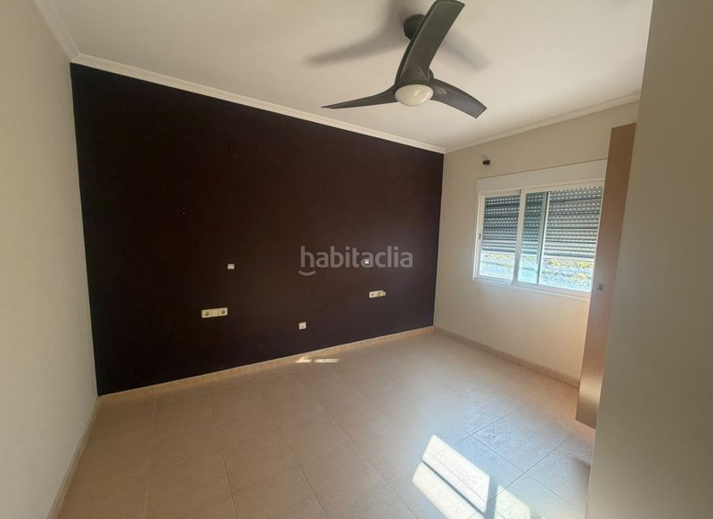 Foto ae5dfe23-840f-43a1-bd5f-9e5aee9f97c3. Casa adosada activo bancario en Godelleta