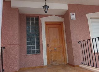 Reihenhaus in Godelleta. Activo bancario