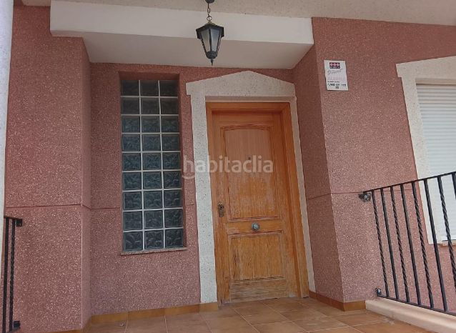 Foto eb9f8788-c2af-4973-a7d6-03840d4f115a. Casa adosada activo bancario en Godelleta