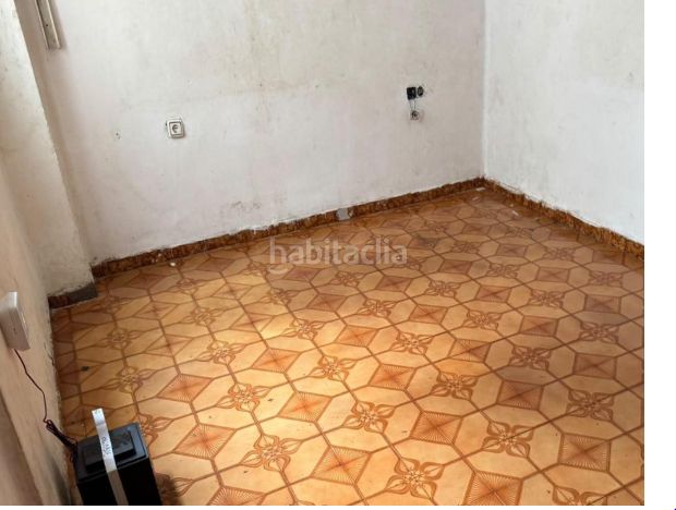 Foto ec70ab35-5a5a-4679-86f9-f3e26b93356b. Pis a Torrefiel Valencia