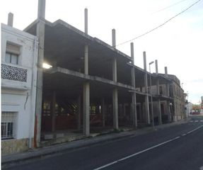 Gebäude  Avinguda de catalunya. Ulldecona, (tarragona). obra parada en avda. catalunya.