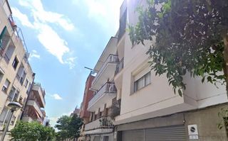 Pis  Carrer de finestrelles. Barcelona, (barcelona). sin posesión “ocupado” (no se puede visi