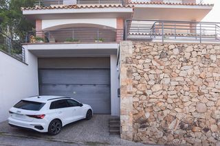 Casa adossada  Carrer garbí. Lloret de mar (gerona). "okupado" (no se puede visitar ni hipote