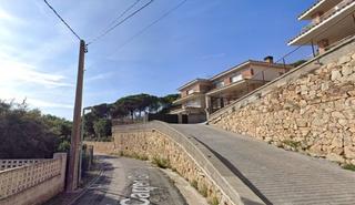 Casa adossada  Carrer garbí. Lloret de mar (gerona). "okupado" (no se puede visitar ni hipote