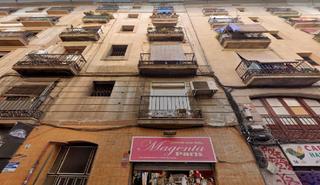 Pis  N/a. Barcelona. sin posesión (no se puede visitar ni hipotecar).