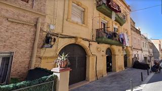 Pis  Carrer l'aviador ruiz de alda. Barcelona. "okupado" (no se puede visitar ni hipotecar).