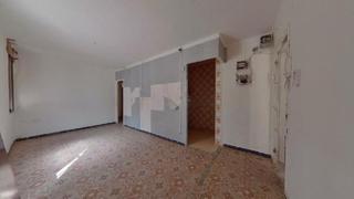 Piso  N/a. Barcelona. "okupado" (no se puede visitar ni hipotecar).