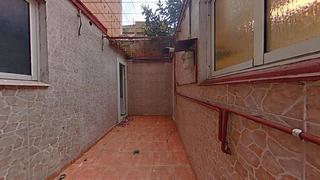 Etagenwohnung  Carrer antonio ricardos. Barcelona. "okupado" (no se puede visitar ni hipotecar).