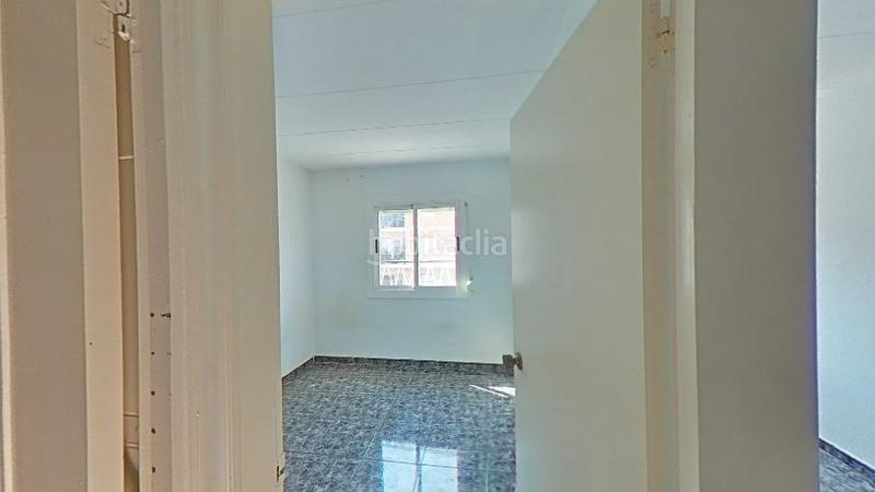 Foto 066b452e-e5c2-46c1-9e81-4a83e80be32d. Piso (barcelona). "okupado" (no se puede visitar ni hipotecar). en Badalona