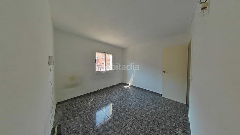 Foto b5cd115c-78cc-4cde-87d5-b42dd9fb7ae7. Piso (barcelona). "okupado" (no se puede visitar ni hipotecar). en Badalona