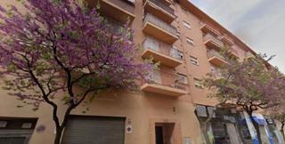 Pis  Carrer de pedro cabanes. Valencia. sin posesión (no se puede visitar ni hipotecar).