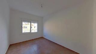 Piso  Carrer del ferrocarril. Mollet del vallès (barcelona). "okupado" (no se puede visitar ni