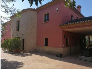 Xalet a Carrer els angels 1a. Amplio chalet  riba-roja