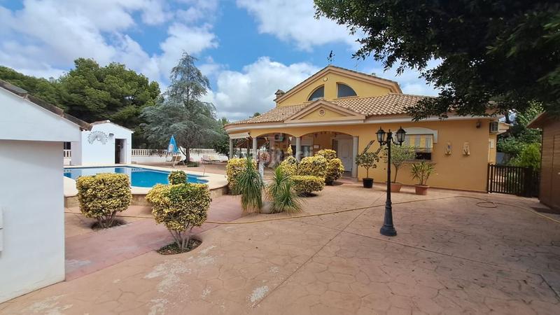 Foto dd1d5050-00e0-45ea-be99-ca53aad3cdcf. Chalet en carrer josé gascón sirera 20 gran chalet betera en Bétera