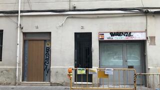 Local Comercial  Carrer de badalona. Barcelona. "okupado" (no se puede visitar ni hipotecar).