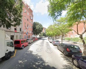 Pis  Carrer dels ferrocarrils catalans. Barcelona. sin posesión (no se puede visitar ni hipotecar ni vis
