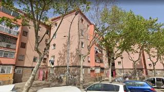 Pis  Carrer d'alfons xii. Badalona (barcelona). "okupado" (no se puede visitar ni hipoteca