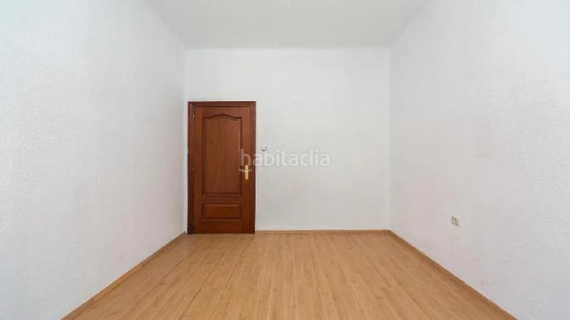 Foto d6cebf7d-c25a-4c6f-a6c6-24c2e0b693d4. Pis a Llefià Badalona