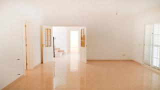House  Carrer santa catalina. Llucmajor (islas baleares). "okupado" (no se puede visitar ni hi