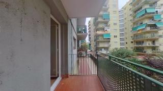 Piso  Gran via de les corts catalanes. Barcelona. "okupado" (no se puede visitar ni hipotecar).