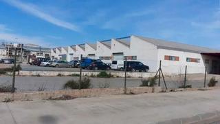 Nau industrial  Carrer valls. Valls (tarragona). "okupado" (no se puede visitar ni hipotecar).