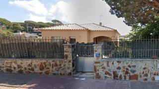 Casa  Avinguda can massuet. Dosrius (barcelona). sin posesión (no se puede visitar ni hipote