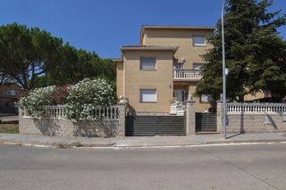 Casa  Carrer josep pla. Llinars del vallès (barcelona). sin posesión (no se puede visita