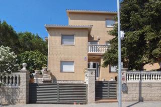 Maison  Carrer josep pla. Llinars del vallès (barcelona). sin posesión (no se puede visita